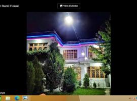 Baltistan Village Guest House, hotel in Skardu