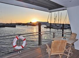 Hausboot Ankerplatz - Floating Home 2, feriebolig i Laboe