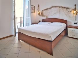 Medusa Apartment - Bilocale Centro, hotel spa en Finale Ligure