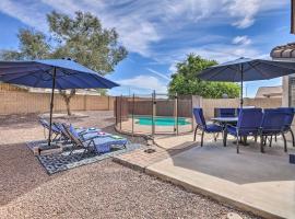 Dreamy El Mirage Oasis Less Than 12 Mi to Golf and Hike, familjehotell i El Mirage