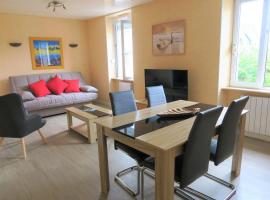 트레뵈르뎅에 위치한 호텔 Appartement au centre de TREBEURDEN et à 500m de la plage - Ref 665