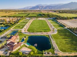 Cavallo Ranch - Extravagant Ranch with Pool, Lake, Polo, On-Site Activities & Staff, khách sạn ở Thermal