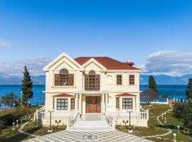 Villa Filoxenia - by the sea - up to 12 guests, allotjament vacacional a Kato Rodini