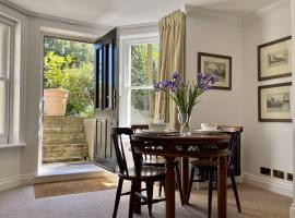 Lavender Apartment - Spacious apartment close to the beach, hotel in Deal