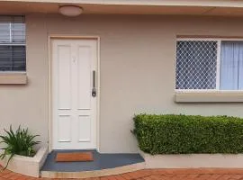 Top of the Range - Tourist Road Studio Apartment