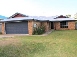 Entire 4BR House close to Airport Hosted by Homestayz, apartment in Gladstone