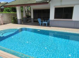 Maks Villa, hotel com piscinas em Na Jomtien