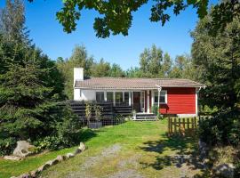 4 person holiday home in Aakirkeby, hotell i Vester Sømarken
