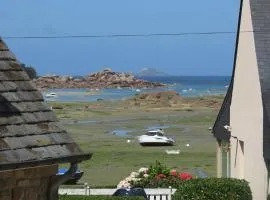 Maison bretonne exposée Sud avec jardin à 50m de la baie Ste Anne à TREGASTEL - Réf 44