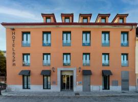 Hotel AR Isabel de Farnesio: La Granja de San Ildefonso'da bir otel