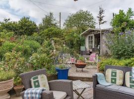 Traditional holiday home with lovely garden - The Wicket, hotel v mestu Alkham