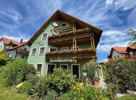 Ferienwohnungen Am Kirchberg, cheap hotel in Neualbenreuth