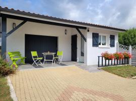 Coquet studio en Médoc, Jacuzzi et climatisation, hotel económico em Ordonnac