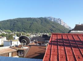 Rooftop Apartment, Exclusive City and Mountain View, hotel para famílias em Gmunden