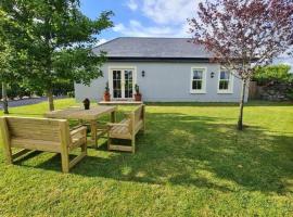 Yellow Heights Accommodation, hotel cerca de Clonmore Castle, Tinahely