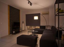 It is a pleasant, modern, functional house!, hotel cerca de Estadio Karaiskaki, Pireo