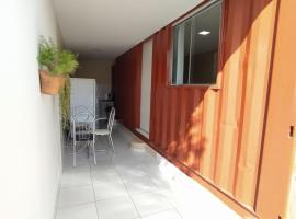 Container LB com garagem para carros de até 4,5M, hotel in Boa Vista