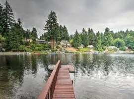 The Peacock House - Waterfront Home with Hot Tub!