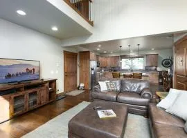 Ridgeview Court Unit B Townhome Incredible Rooftop Deck