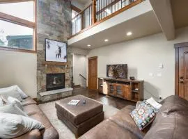 Ridgeview Court Townhome: Incredible Rooftop Deck