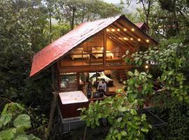 Luxury cabin surrounded by nature, hotel Baezában