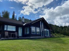 Dyrhaug - hytte med utsikt over Krøderen, Ferienhaus in Noresund