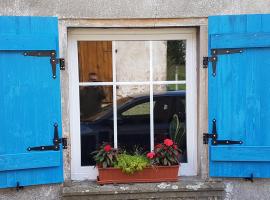 Dom O Niebieskich Okiennicach, Hotel in Gryfów Śląski