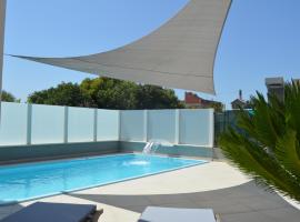 Lipa Mare - with Heated Pool, hotel em Solin
