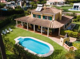 Family Friendly Villa Aroeira Golf, alquiler vacacional en Aroeira