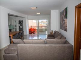 5 Sterne Apollo City Apartment، فندق في لافريو