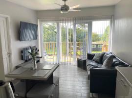 JJs Lodge Holiday Home Bude โรงแรมในKilkhampton