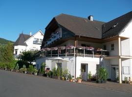 Ferienhaus Zabel, hotelli kohteessa Bruttig-Fankel