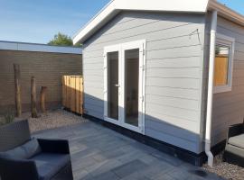 Vakantiechalet Huisje onder de Toren, отель в городе Осткапелле