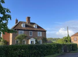 Little Park Farm Queen Anne Farmhouse & Apartments, bed and breakfast v destinaci Stratfield Mortimer