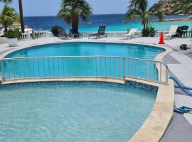 Blue Emerald on Blue Bay Beach, hotel di Blue Bay