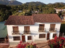 La Casa de Don Santiago Townhouse, hotel i Copán Ruinas
