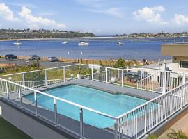 Crown Apartments، فندق بالقرب من Merimbula Airport - MIM، 