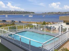 Crown Apartments: Merimbula, Magic Mountain yakınında bir otel