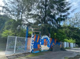 RedDoorz Hostel @ Johneva Beach Resort and Campstie Zambales, Hotel in Zambales