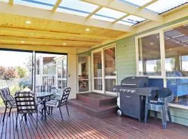 Archies Beachside Abode - Pet Friendly Outside Only