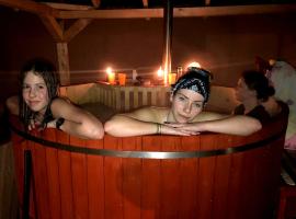 Árpád nyaralóház, arrendamento de casas no lago em Sarud