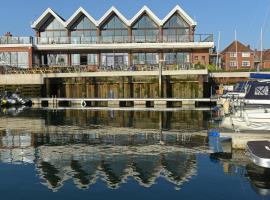Royal Southern Yacht Club, hotel with parking in Hamble