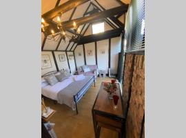 Windsor/Ascot/Bracknell beautiful barn，布拉克內爾的飯店