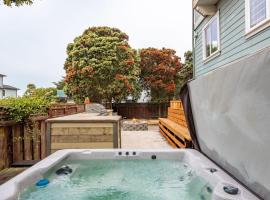 Beach Unit wPrivate Hot Tub Fire Pit BBQ Walk 2 Food & Activities, cottage in Half Moon Bay