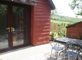 The Nook - Farm Park Stay with Hot Tub & Dome, hotel in Swansea