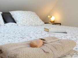 Kafe v obýváku, hotel con tinas de hidromasaje en Bitov