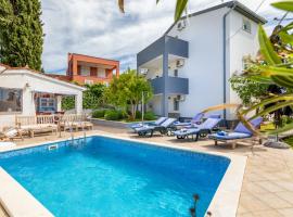 Nature & Sea Holiday Home with Pool, hotel v destinaci Pula