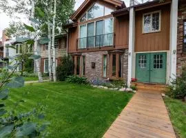 Texas Townhouse by Vail Realty
