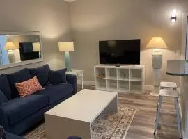 Siesta Key Village-Suite #4: A block to the Beach!