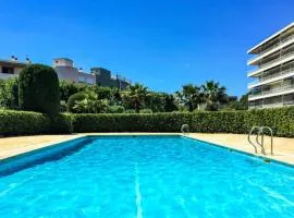 Grand appartement pour 6 pers dans une résidence de standing avec piscine à 2 pas de la plage et du centre ville
